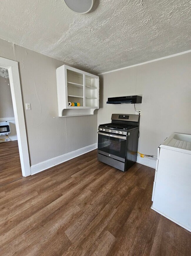 Building Photo - One Bedroom Apartment in Craddock