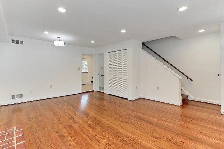Building Photo - 453 Hampton Ct