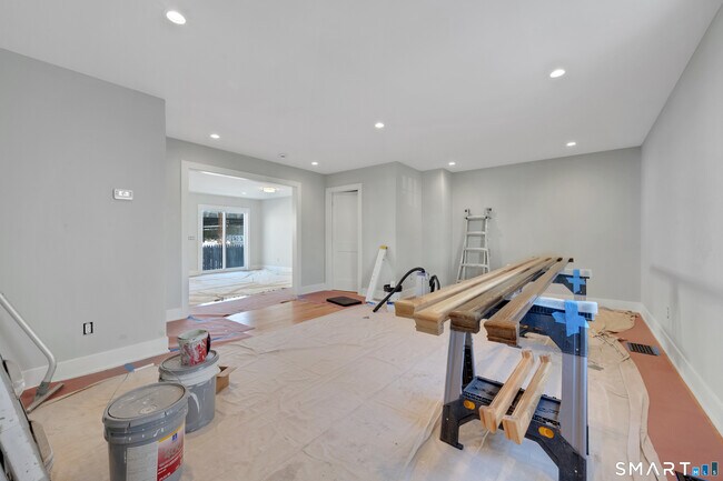 Building Photo - 20 Bouton St