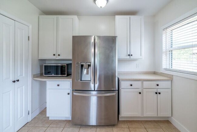 Building Photo - Charming Renovated 2BR Home in Revolution Park – Minutes from Uptown Charlotte!