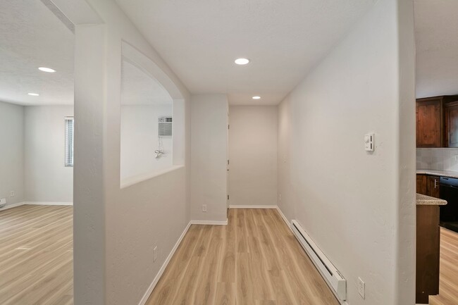 Building Photo - Exceptional Apartment Living in Boise’s North End