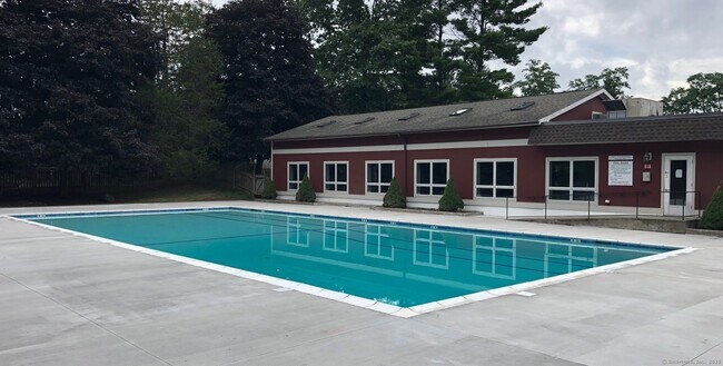 Building Photo - 114 Heritage Vlg