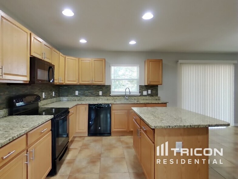 Building Photo - 15811 Surfbird Ct