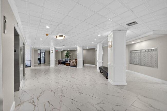 Building Photo - 336 Golfview Rd