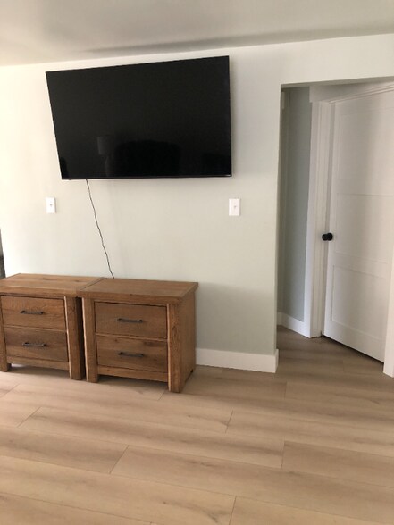 Building Photo - 2424 W Mulberry St