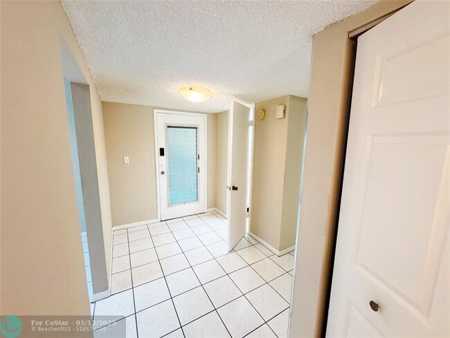 Building Photo - 1820 N Lauderdale Ave