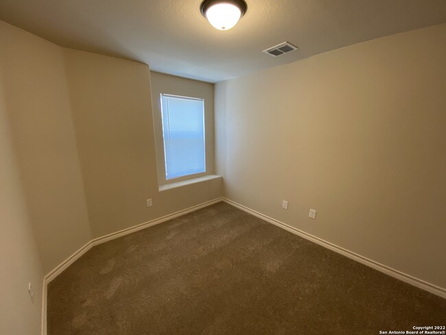 Building Photo - 6958 Lakeview Dr.