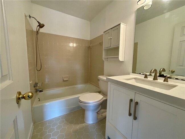 Building Photo - 5073 Village Green Way
