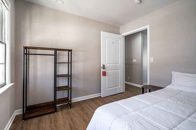 Building Photo - Charming Home in a Prime Atlanta Location