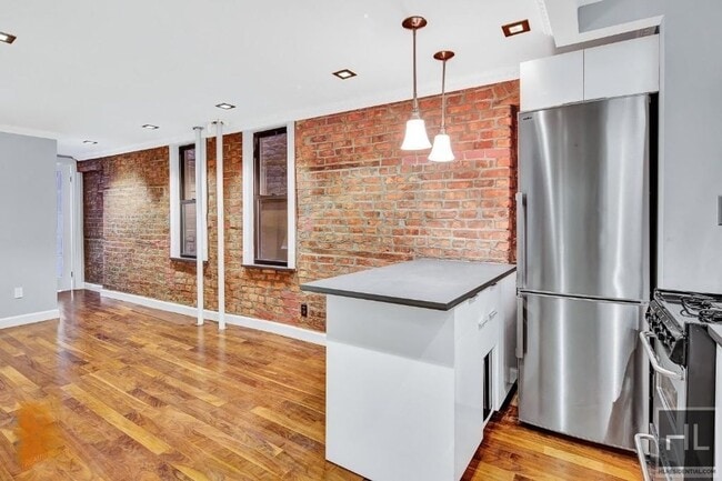 Building Photo - 115 Mulberry St