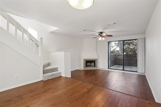 Building Photo - 7122 Wood Hollow Dr