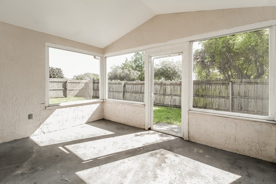 Building Photo - 1060 Covington St