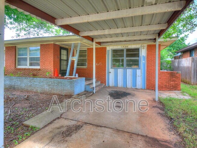 Building Photo - 724 General Senter Dr
