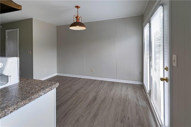 Building Photo - 3071 Colonial Way