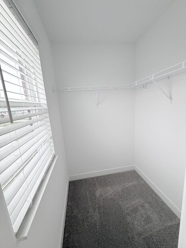 Building Photo - 891 Norfolk Ln