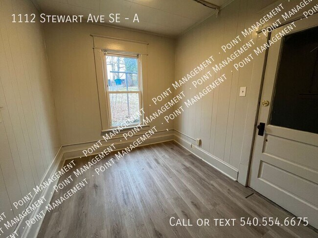 Building Photo - 1112 Stewart Ave SE
