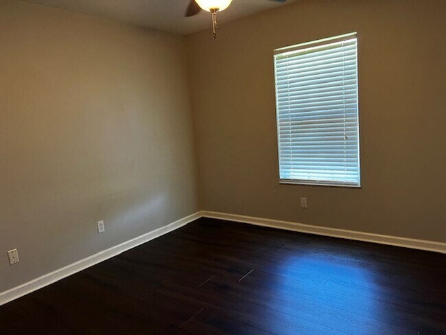 Building Photo - Maryville 37803 - 3 bedroom, 2 bath home -...