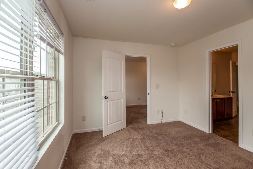 Building Photo - 3563 Walking Stick Way NE