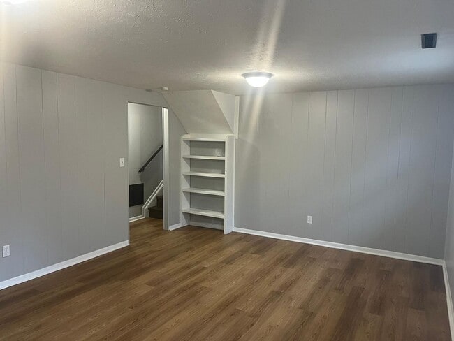 Building Photo - 5101 Holbrook Dr