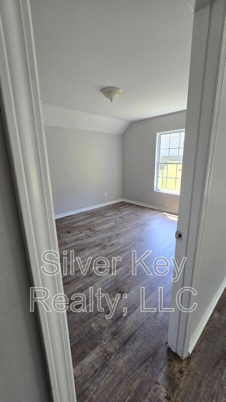 Building Photo - 236 Willow Creek Drive