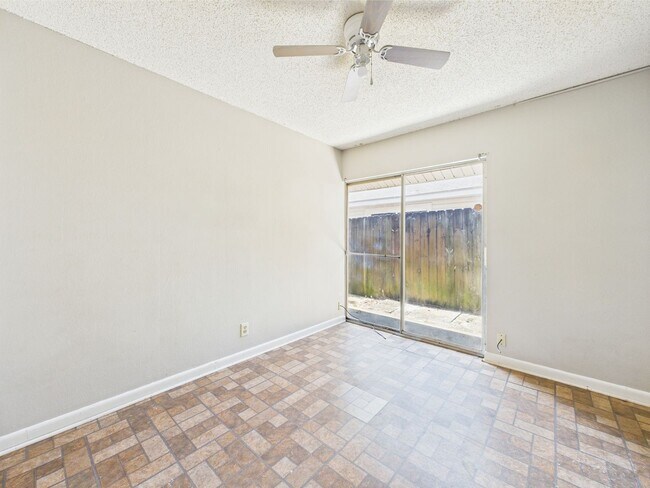 Building Photo - 513 Fox Run Ave