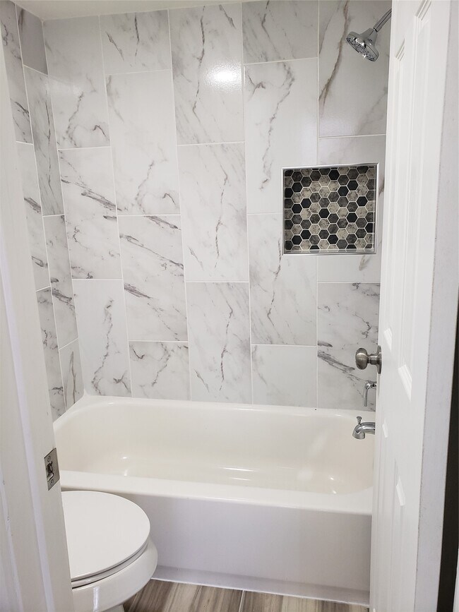 Building Photo - 11710 Southlake Dr