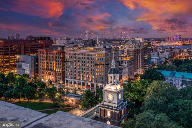 Primary Photo - 150 S Independence Mall W