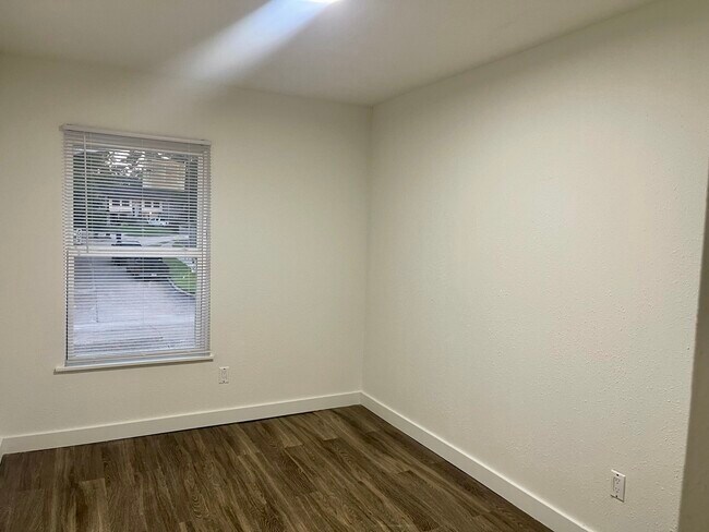 Building Photo - 5819 Flax Bourton St