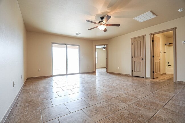 Building Photo - Cozy 3 Bed 2 Bath You've Been Looking For!