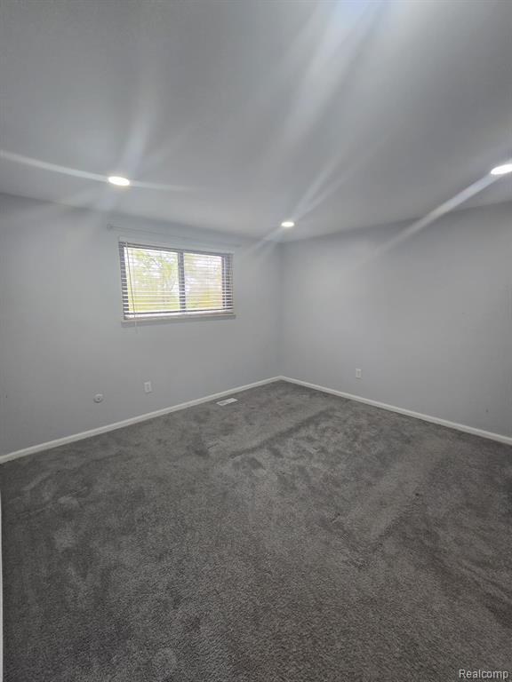 Building Photo - 8410 Hickory Dr