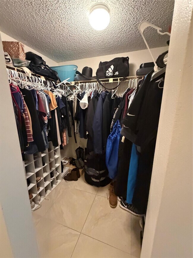 Building Photo - 7173 Orange Dr