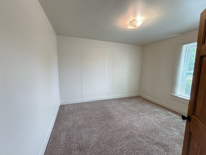 Building Photo - 3 Division St