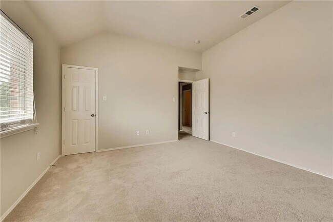 Building Photo - 9304 Regal Oaks Dr