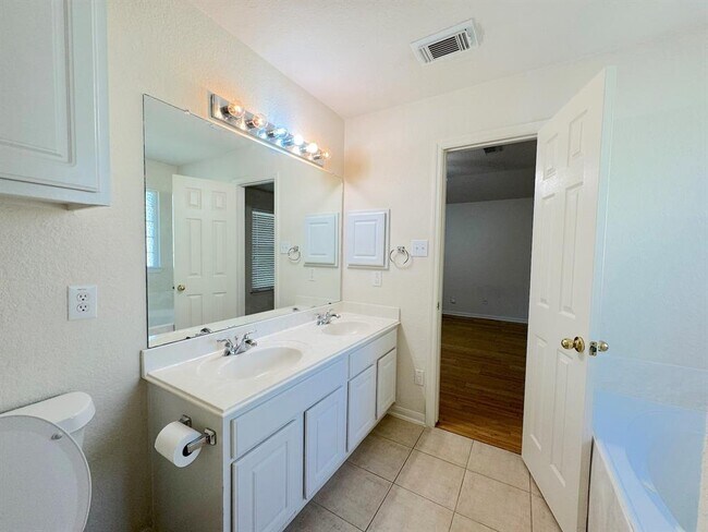 Building Photo - 9314 Alzaada Ln
