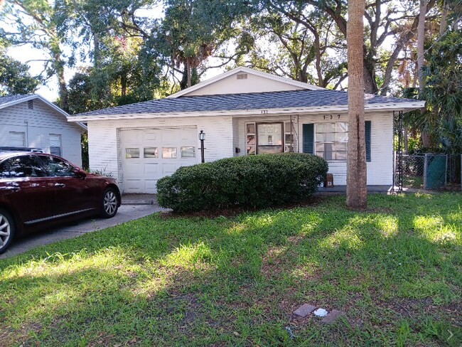 Building Photo - 137 White St