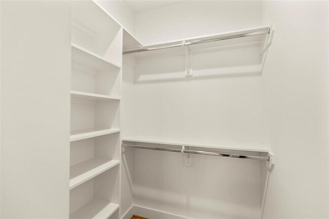Building Photo - 1038 W 31st St