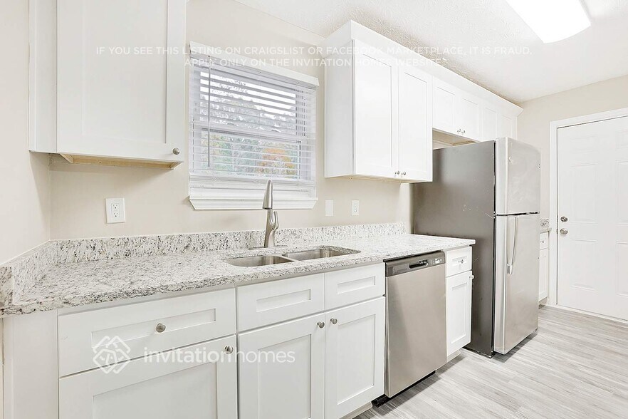 Building Photo - 210 Hunt Ridge Dr