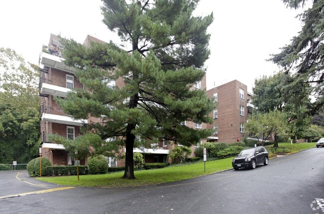 Building Photo - 110-150 Draper Ln