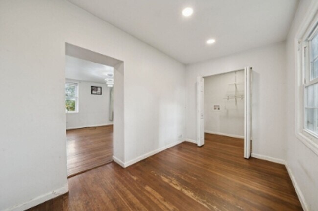 Building Photo - 8113 US-22