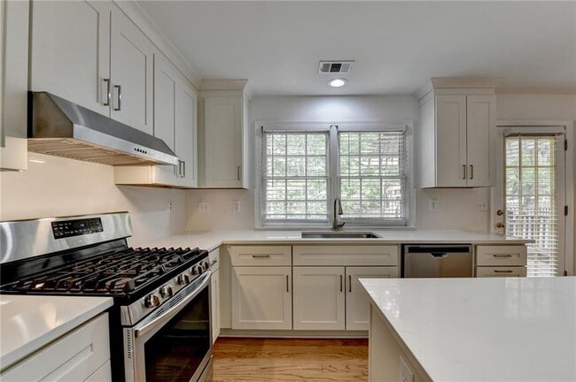 Building Photo - 6535 Ganton Dr