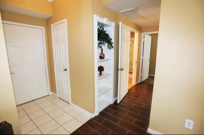 Building Photo - 1330 Old Spanish Trl