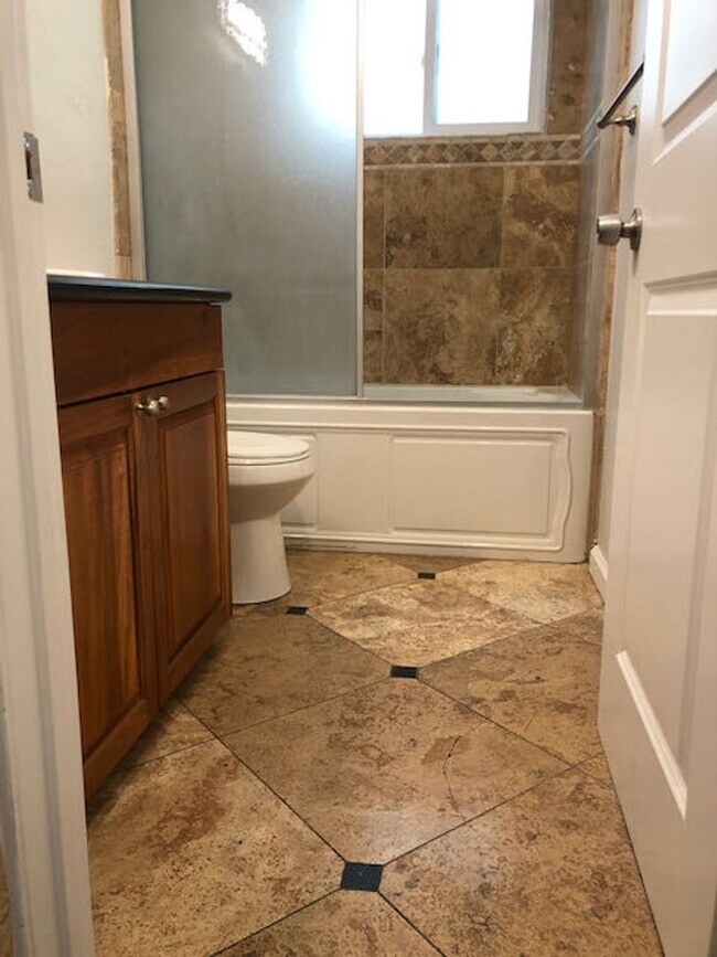 Building Photo - 1bed 1bath Apartment