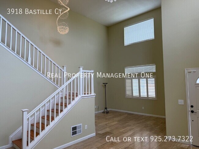 Building Photo - 3918 Bastille Ct