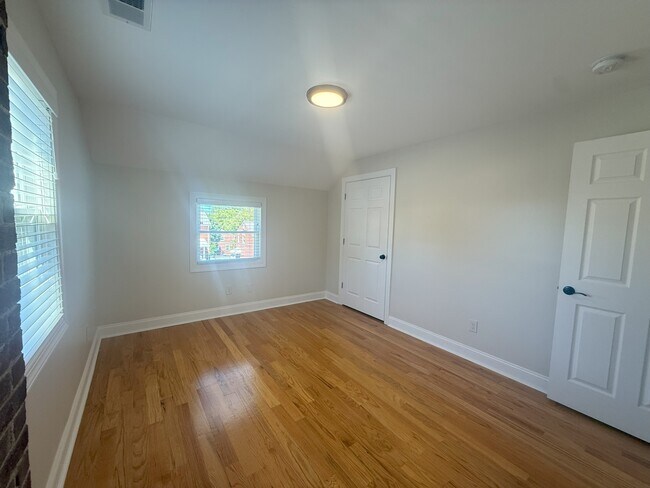 Building Photo - 1430 Simona Dr