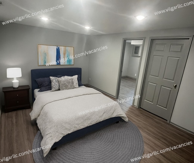 Building Photo - This is your forever home! 5 spacious bedrooms, 2 full bathrooms house in Gary, IN