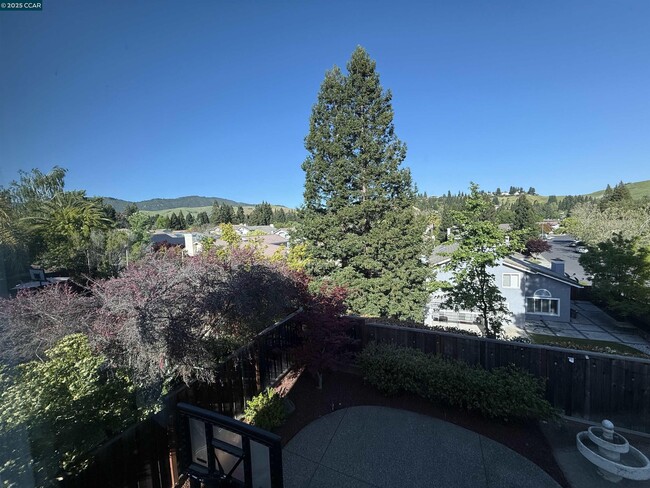 Building Photo - 600 Bourne Ct
