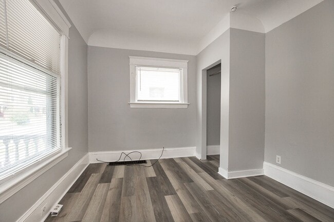 Building Photo - 3910 Carlyle Ave