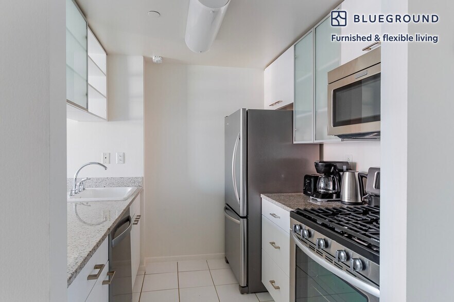 Building Photo - 180 W 20th St