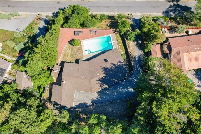 Building Photo - 25 Warmwood Way