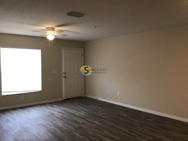 Building Photo - Beautiful Move-in Ready 2/2 Available Now ...